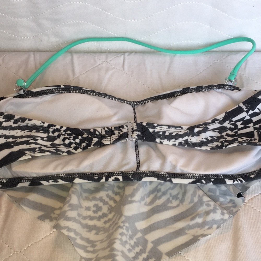Malibu Zebra Flounce Bikini Top Sz M - Picture 5 of 8